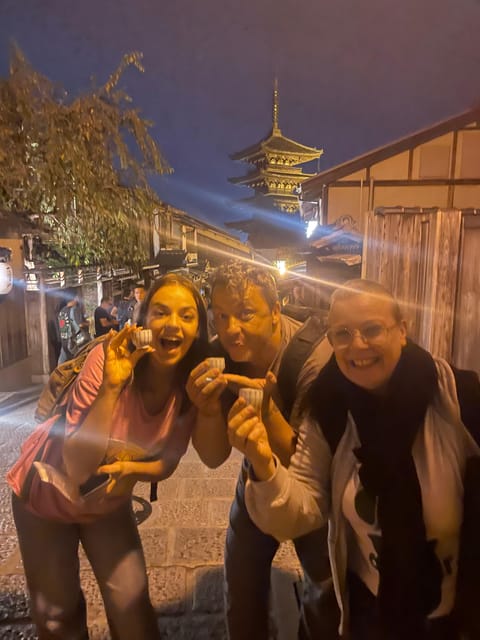 Kyoto: Night Walking Tour With a Local Licensed Guide - Tour Overview
