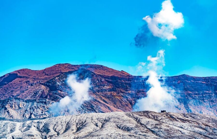 Kyushu: Kumamoto Castle, Aso Volcano, Kusasenri One-Day Tour