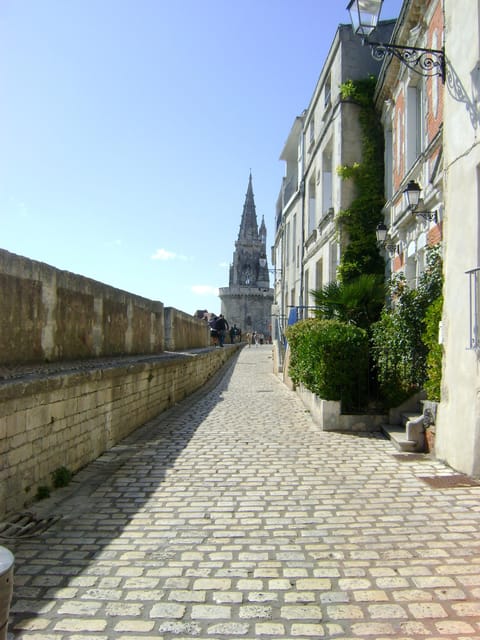 La Rochelle: Siege of La Rochelle Guided Walking Tour