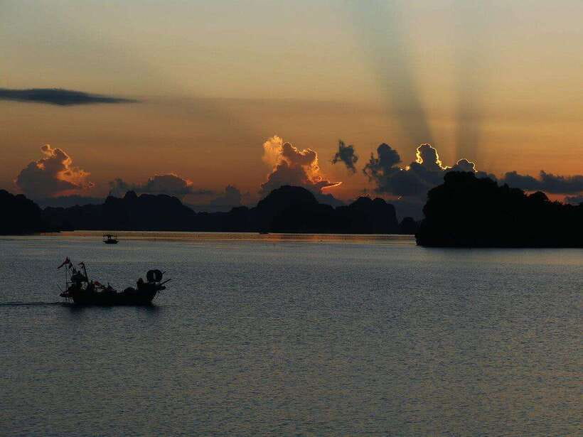 Lan Ha Bay Sunset,Evening Kayak Bioluminescent Plankton Trip