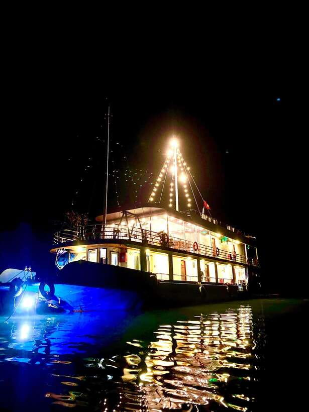 Lanha Bay : Kayaking at Night See Bioluminescent Plankton