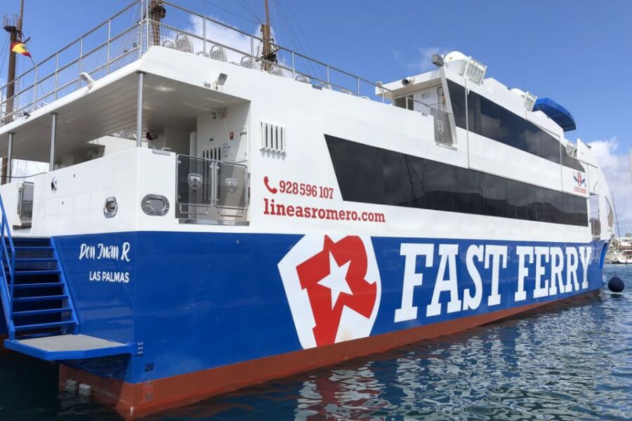 Lanzarote: Return or 1-Way Ferry to Fuerteventura With Wifi