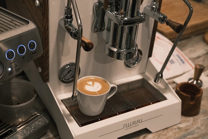 Latte Art Teaching With the Powerful Nurri Espresso - The Art of Latte Making