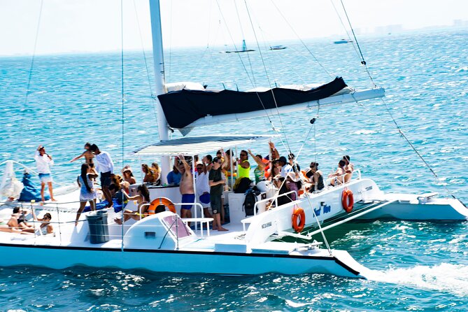 Live The Luxury Catamaran Isla Mujeres Tour in Cancun