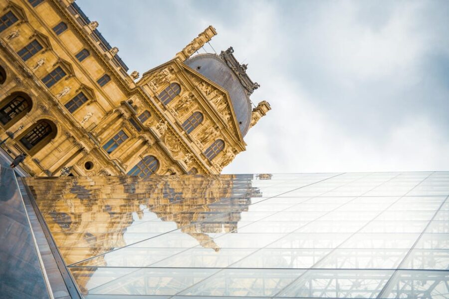 Louvre Art and Mysteries: Private Guided Tour (FR ENG ESP)