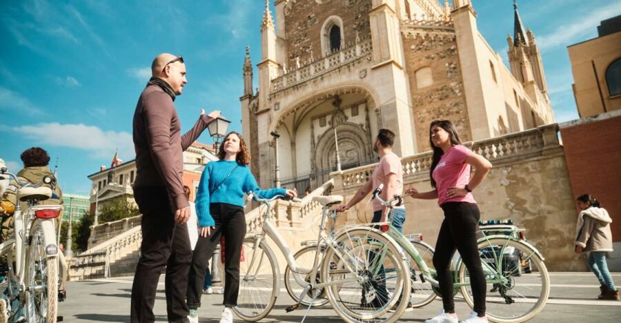 Madrid: Highlights Guided Vintage Bike Tour and Tapas Option