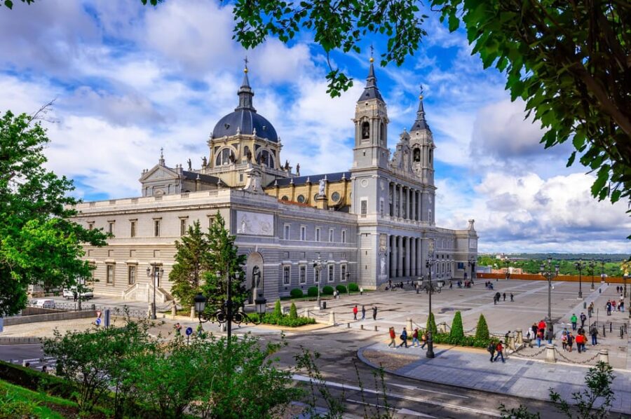 Madrid Must-See With Sunset at the Debod Temple - Tour Overview and Pricing
