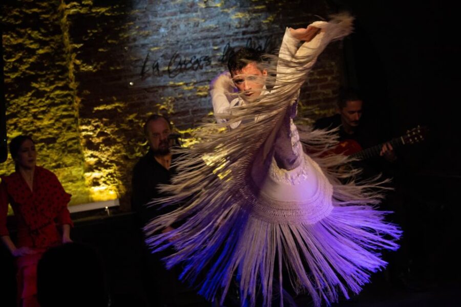 Madrid: the Cueva De Lola Flamenco Show Tickets With Drink - Experience Flamenco at La Cueva De Lola