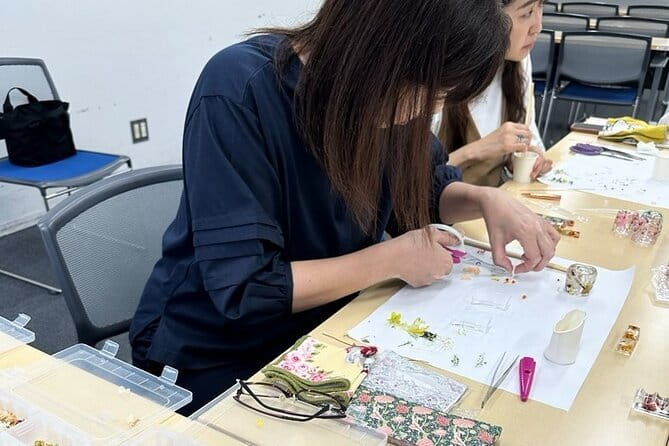 Making Harborarium Chopstick Rests With Dried Flowers Shinagawa