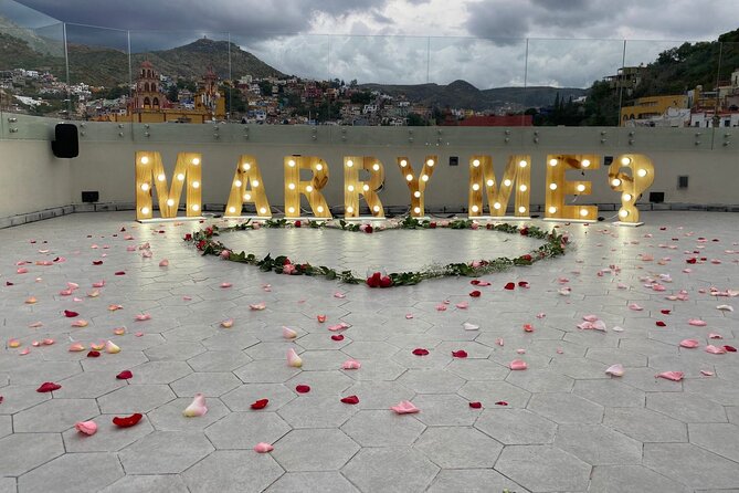 Marriage Proposal in Walking Tour in Guanajuato.