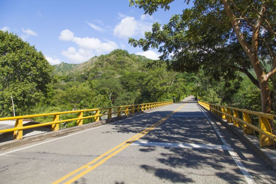 Medellín to or From Guatapé Private Transfer