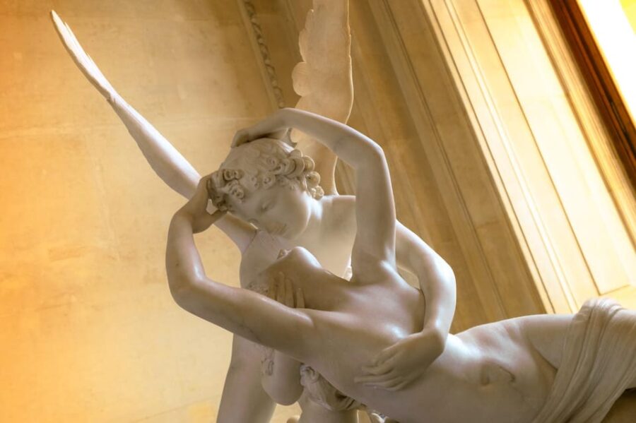 Mona Lisa & Treasures: 6-people Max Louvre Experience