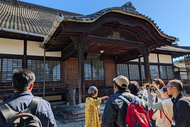 Nagoya Kakuozan Historical Walk With Incense Ceremony Experience - Taking in the Incense Ceremony Experience