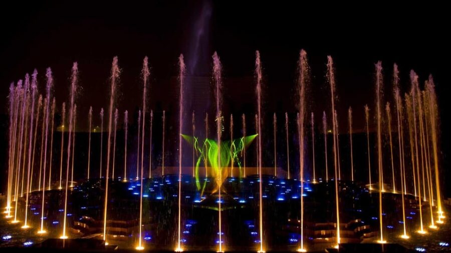 New Delhi: Akshardham Exhibition, Light and Water Show Tour