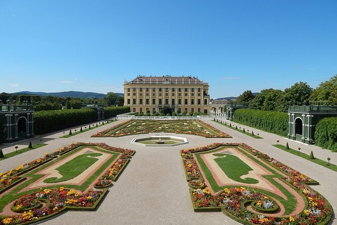 Nightlife of Vienna (Fun, Food, Drinks & Party) – Private Tour With a Local