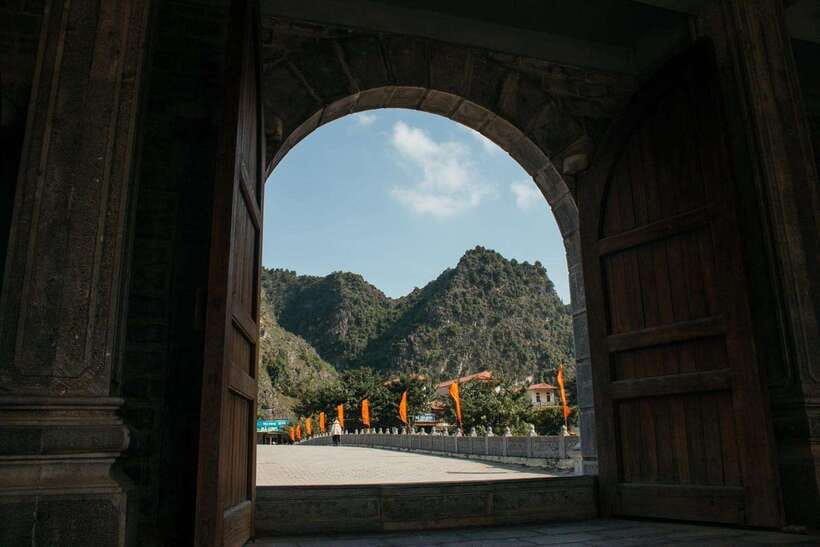 Ninh Binh: Hoa Lu, Trang An, and Mua Cave Day Tour