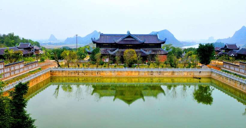 Ninh Binh : Mua Cave, Bai Dinh Pagoda, and Trang An Day Tour