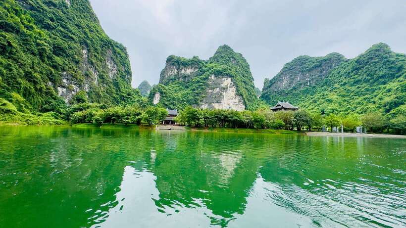 Ninh Binh: Travel to Hoa Lu & Trang an With Small Group Tour
