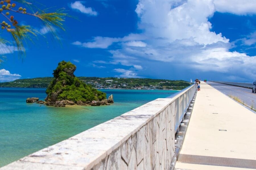 Okinawa: Aquarium, Kouri Island, & American Village Bus Tour