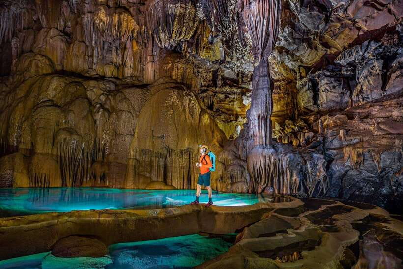 Paradise Cave and Phong Nha Cave Day Trip