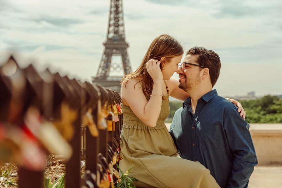 Paris: Eiffel Tower Street Photoshoot