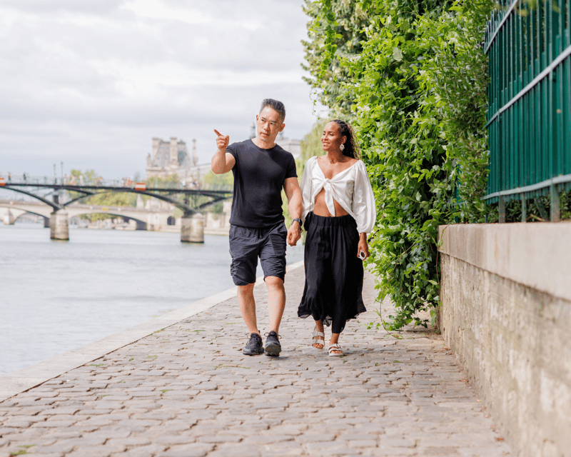 Paris Historic Islands Walk: Seine, Notre Dame & Louvre View