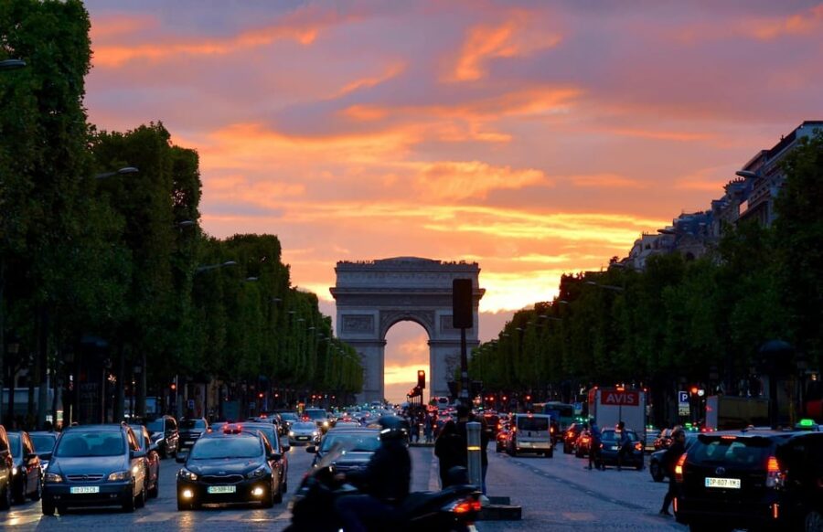 Paris: Illumination Bus Tour