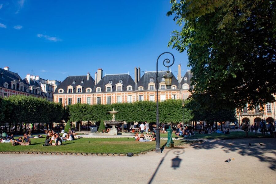 Paris Le Marais Walking Tour: Small Group Experience