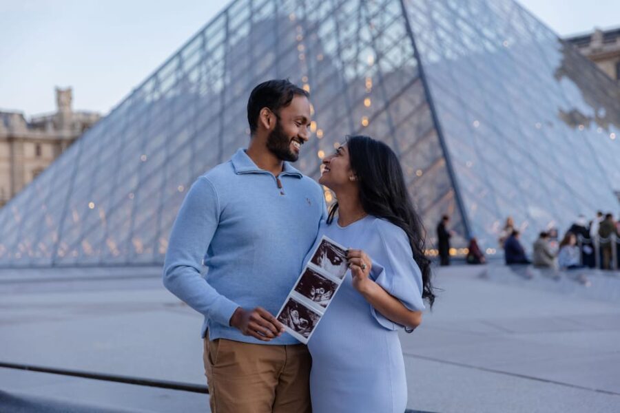 Paris: Louvre Photoshoot or Seine Bridges Eiffel Tower Walk