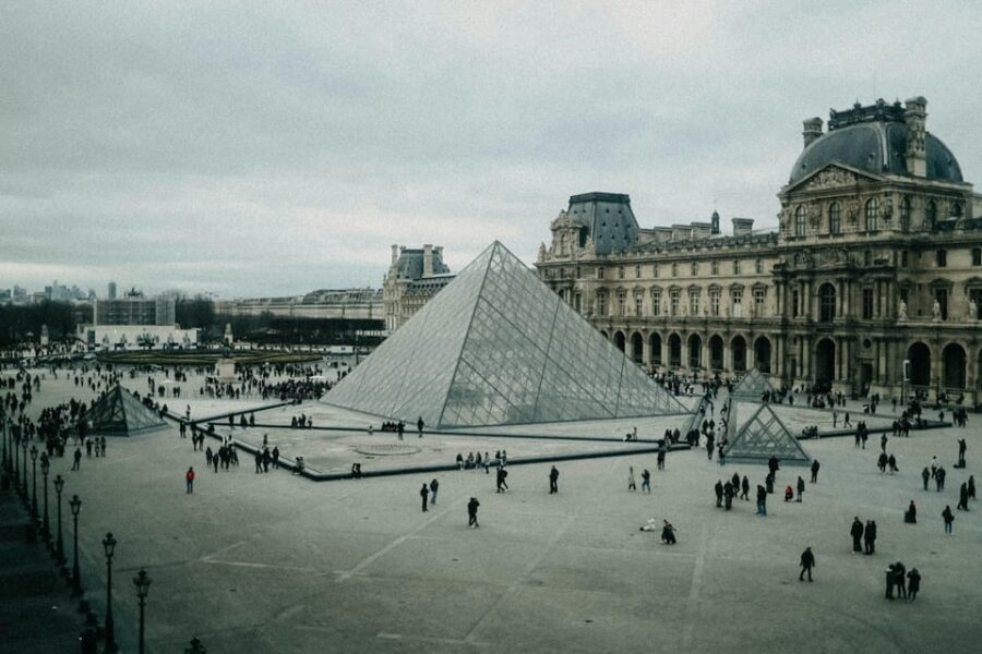Paris: Mona Lisa and Louvre Highlights Tour SEMI PRIVATE