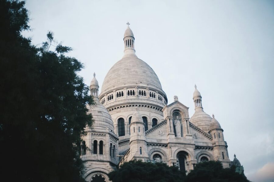 Paris: Montmartre Walking Tour With Sacré-CœUr Basilica