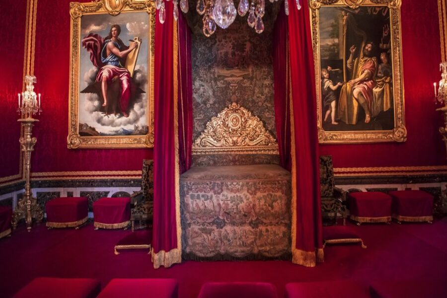Paris: Palace of Versailles Private Tour With Transportation