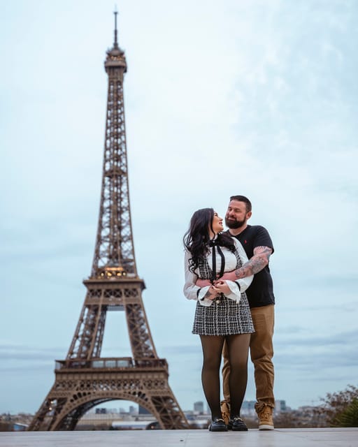 Paris Photographer 1h Near the Eiffel Tower or in Paris - Overview of the Photo Session