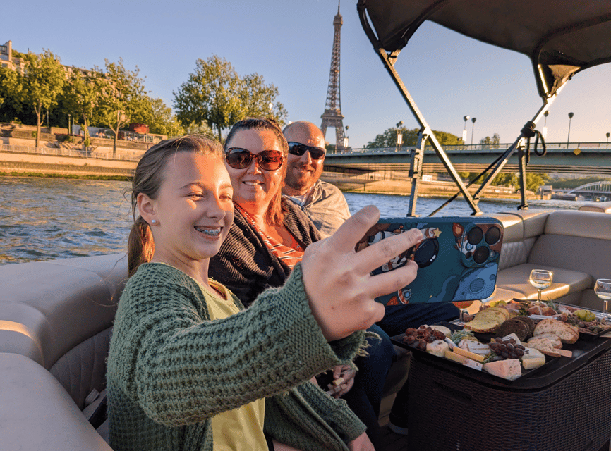 Paris: Private Sunset Sein Cruise With Aperitif and Pick-Up - Itinerary Highlights