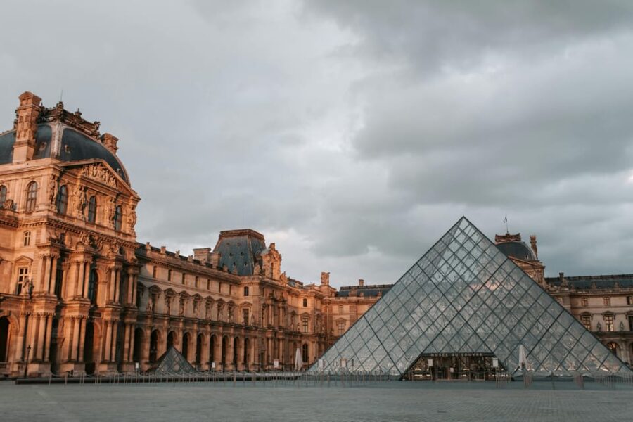 Paris: the Louvre Access and Direct to Mona Lisa With Host