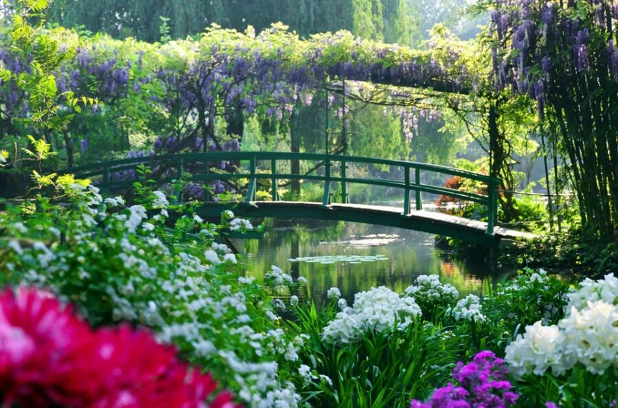 Paris: Versailles and Giverny PRIVATE Round Trip With Pickup