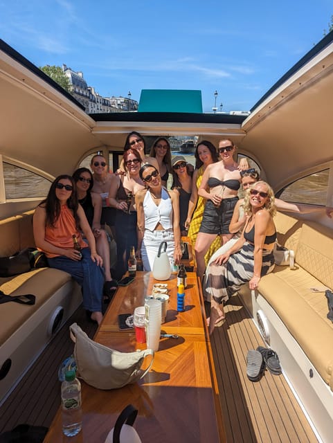 Paris: VIP Private Cruise on the Seine With Champagne and Macaroons