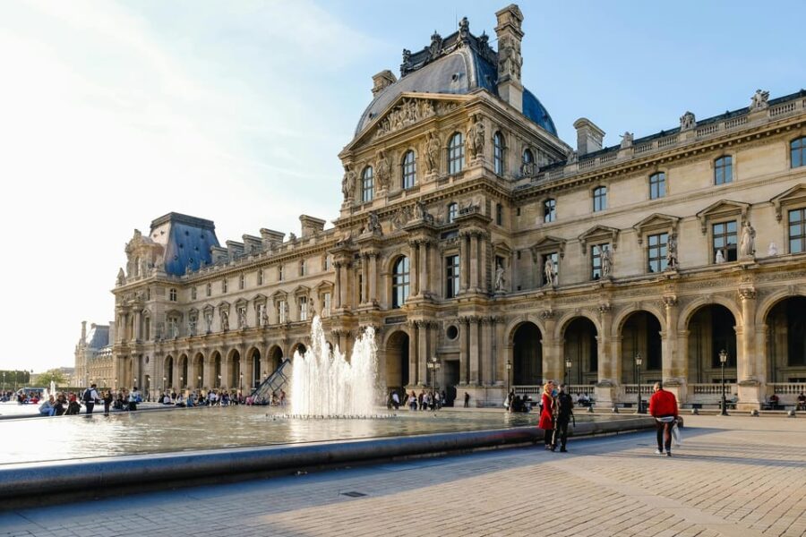 Parisian Magic: Notre-Dame De Paris and Île De La Cité Tour