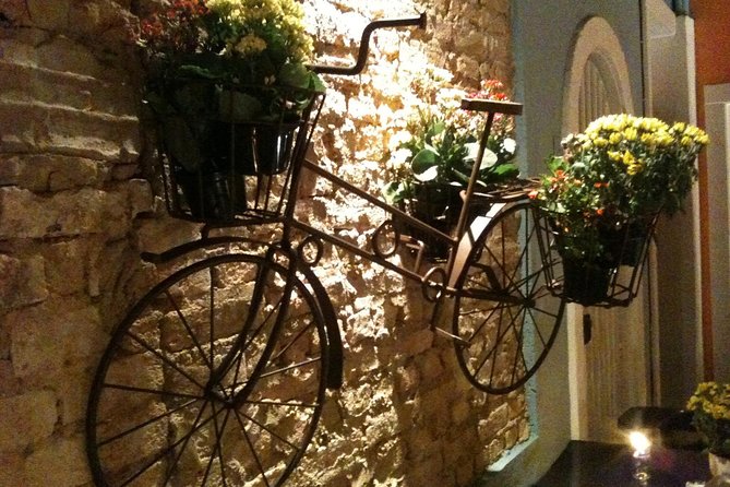 Pedaling Towards the Renai Park With a Delicious Stop