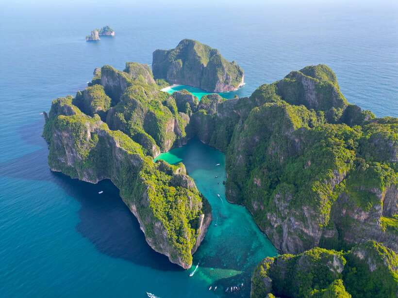 Phi Phi: Highlights Speedboat Tour With Maya Bay & Snorkel