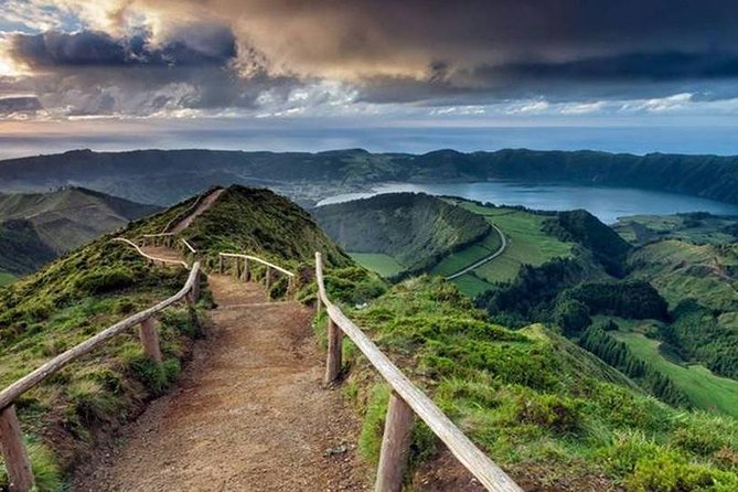 Ponta Delgada: SHORE EXCURSION to Sete Cidades Green & Blue Lakes - Tour Overview