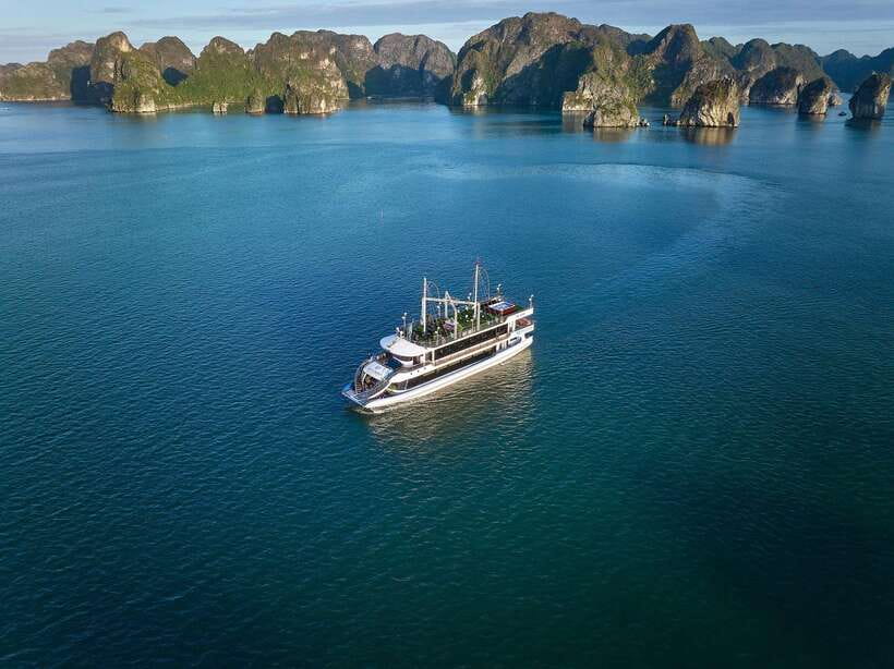 Premium Halong Day Cruise With Buffet Lunch, Cave & Island