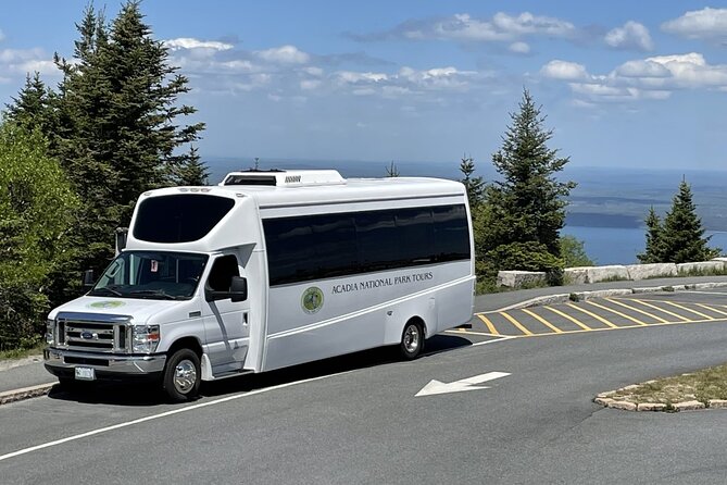 Premium Narrated Bus Tour of Bar Harbor and Acadia National Park (3.5 Hours)