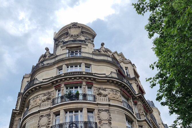 Private and Secret Tour of the 7th Arrondissement of Paris