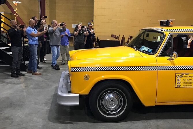 Private Brooklyn Pizza Tour by Vintage NYC Taxi Cab