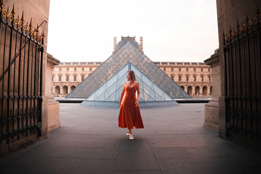 Private Photoshoot Tour Near Your Chosen Famous Landmark