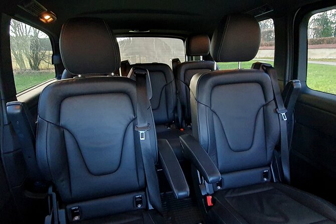 Private Prague to Vienna Luxury Transfer - Vehicle and Comfort Features