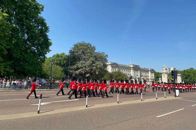 Private Royal London Taxi Tour With the Changing of the Guards