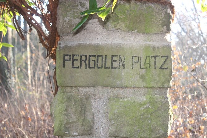 Private Scavenger Hunt Around the Berge Castle in Gelsenkirchen