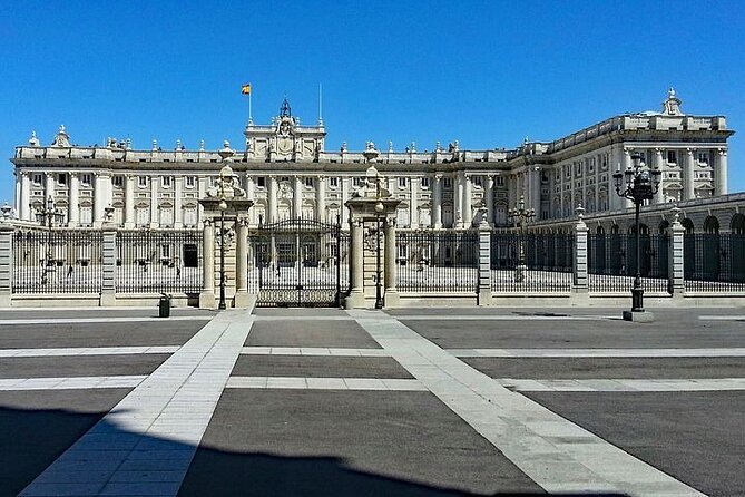 Private Tour: Royal Palace Guided Tour With Skip-The-Line Access - Tour Overview